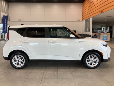 Used 2024 Kia Soul LX w/ Option Group 015 image 4