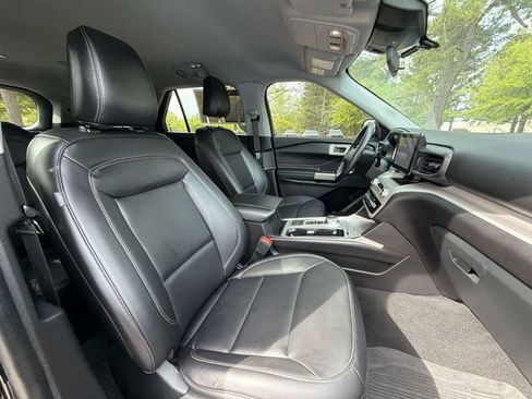 Used 2023 Ford Explorer XLT w/ Equipment Group 202A RWD image 27