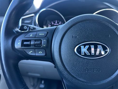 Used 2019 Kia Sedona EX image 22