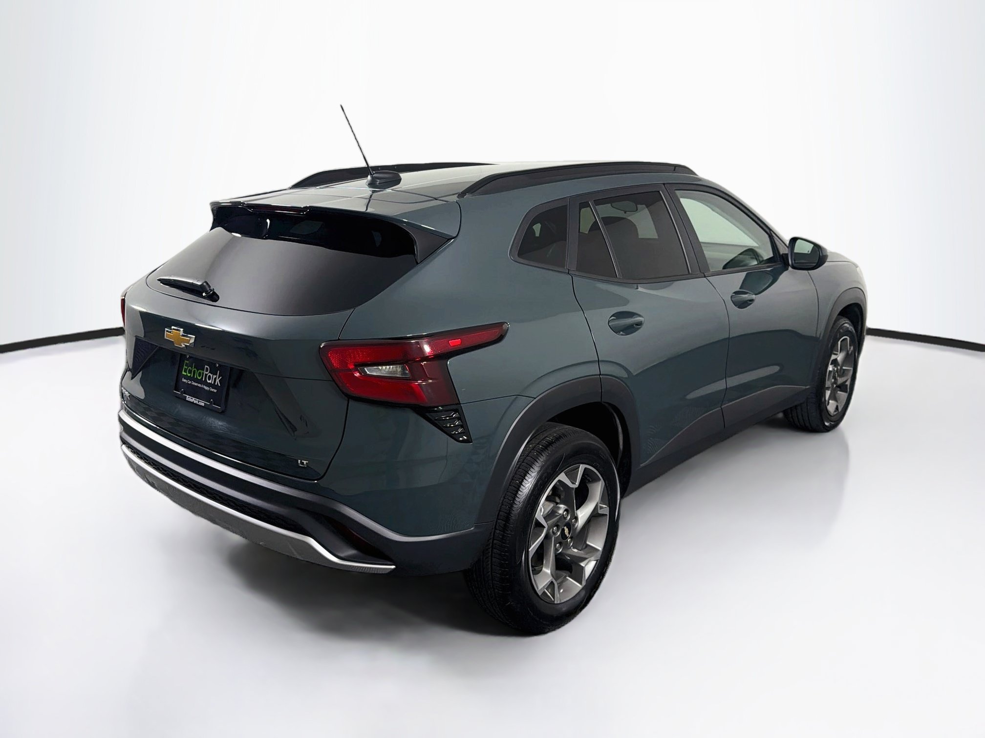 Used 2025 Chevrolet Trax LT FWD image 9