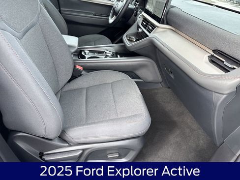 Used 2025 Ford Explorer Active image 13