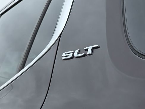 Used 2020 GMC Acadia SLT image 13