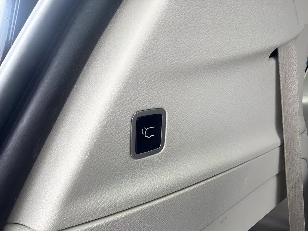 Used 2024 Chrysler Pacifica Touring-L FWD image 25
