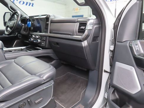 Used 2025 Ford F250 Platinum w/ FX4 Off-Road Package image 40