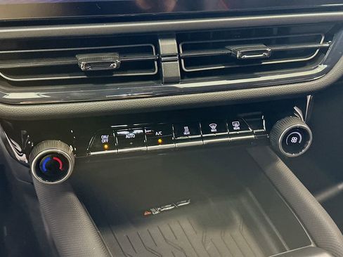 New 2025 Chevrolet Equinox EV RS image 17