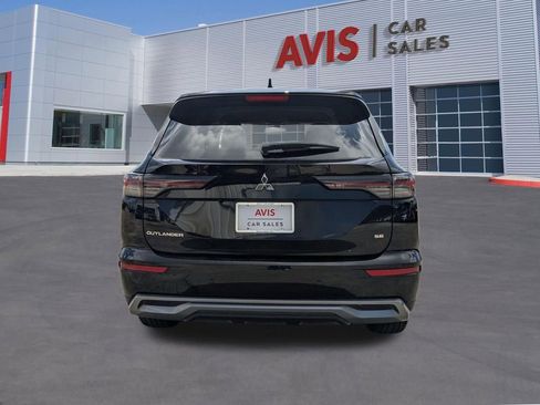 Used 2025 Mitsubishi Outlander SE FWD image 7