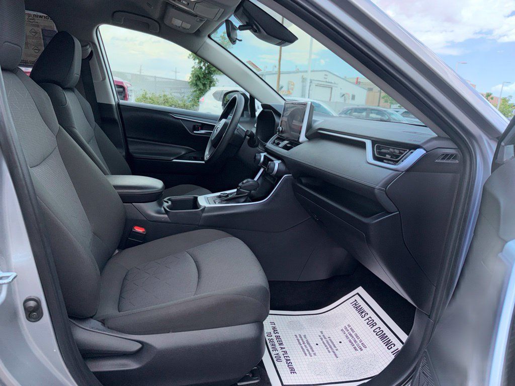 Used 2025 Toyota RAV4 XLE AWD/4WD image 11