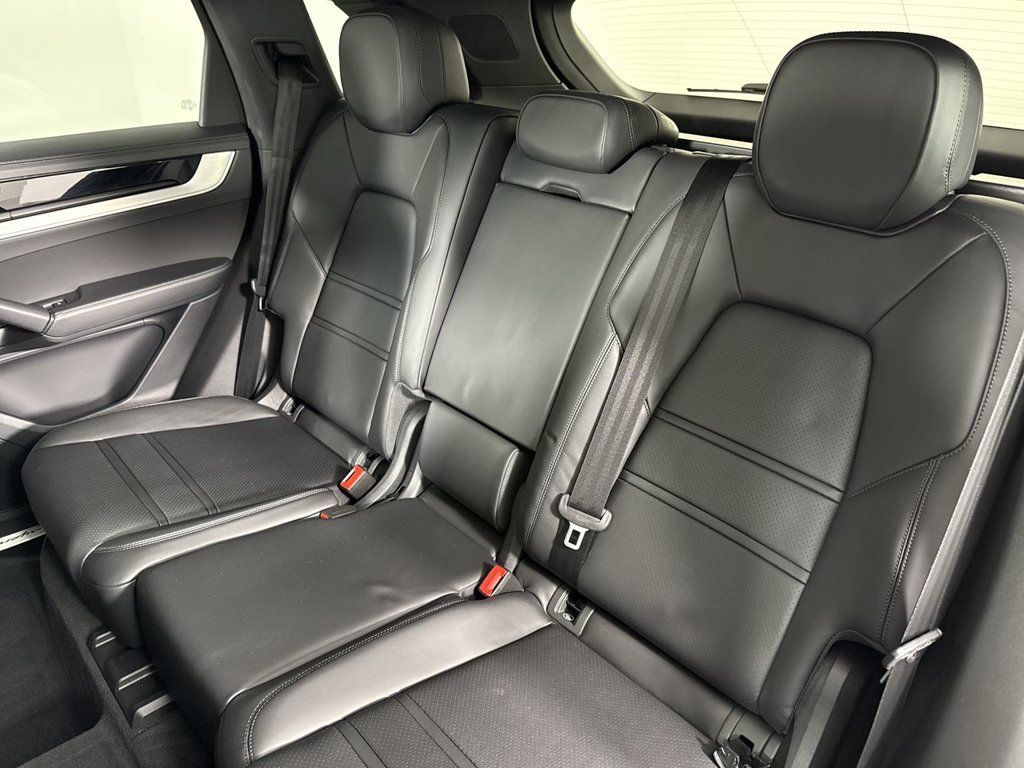 Certified 2026 Porsche Cayenne AWD/4WD image 22
