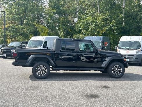 New 2025 Jeep Gladiator Sport AWD/4WD image 2
