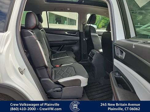 Certified 2024 Volkswagen Atlas Peak Edition SEL AWD/4WD image 15