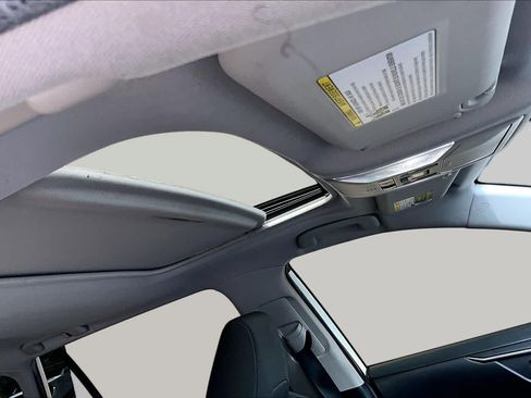 Used 2021 Toyota RAV4 XLE w/ Convenience Package FWD image 14