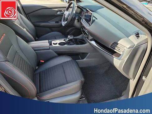 Used 2025 Nissan Rogue SV image 23