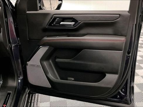 Used 2025 GMC Yukon AT4 Ultimate AWD/4WD image 22