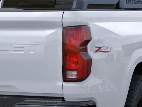 New 2026 Chevrolet Colorado Z71 w/ Midnight Edition AWD/4WD image 11