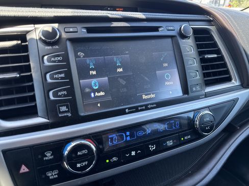 Used 2017 Toyota Highlander Limited AWD/4WD image 19