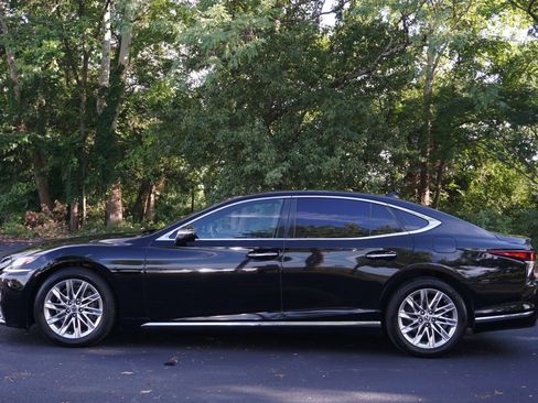 Used 2018 Lexus LS 500 w/ Accessory Package (Z2) RWD image 12