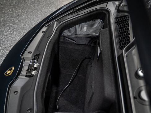 Used 2018 Lamborghini Huracan Performante image 38