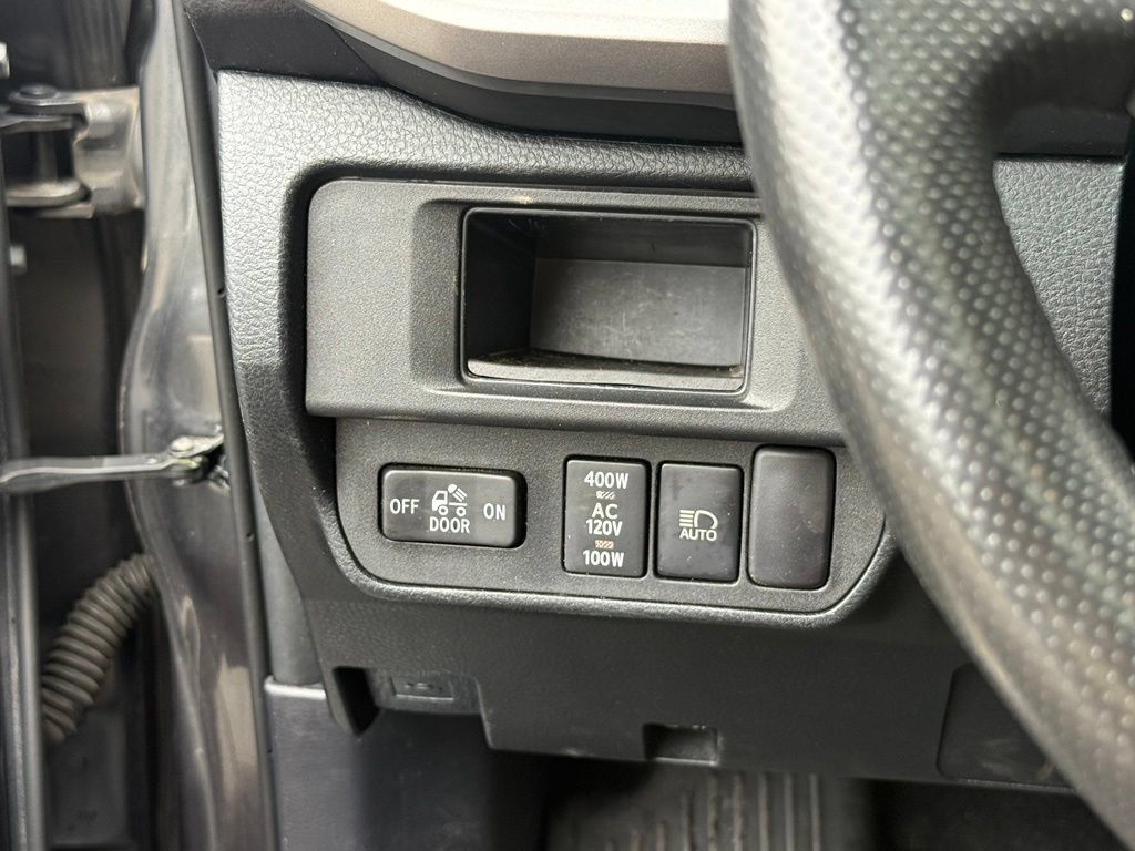 Used 2018 Toyota Tacoma Limited AWD/4WD image 14