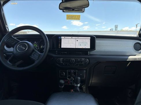 Used 2024 Jeep Wrangler Unlimited AWD/4WD image 20