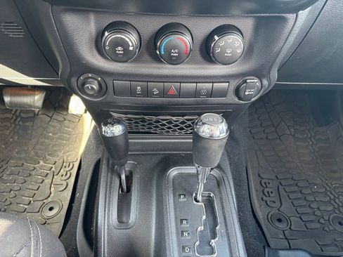 Used 2014 Jeep Wrangler Unlimited Sahara w/ Connectivity Group AWD/4WD image 14