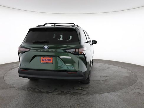 Used 2025 Toyota Sienna XLE FWD image 11