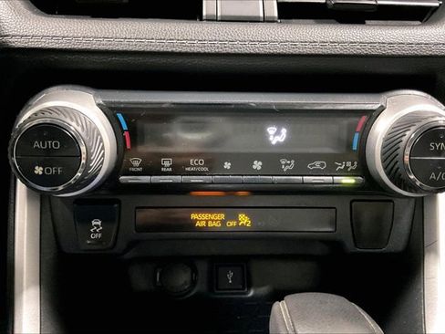 Used 2021 Toyota RAV4 LE image 31