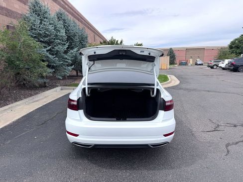 Used 2020 Volkswagen Jetta R-Line FWD image 11