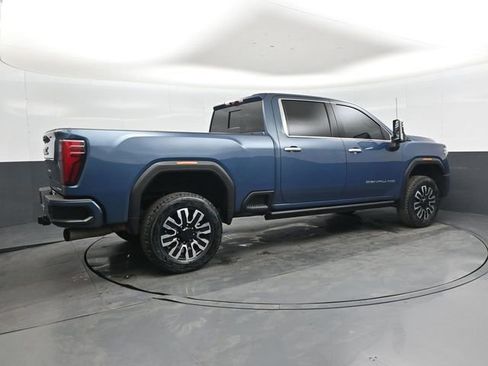 Used 2024 GMC Sierra 2500 Denali Ultimate AWD/4WD image 3