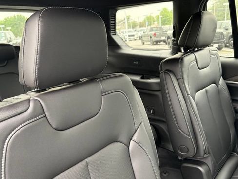 New 2026 Jeep Grand Cherokee L Limited w/ Luxury Tech Group II AWD/4WD image 34