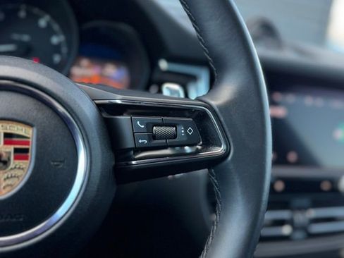 Certified 2025 Porsche Macan AWD/4WD image 24