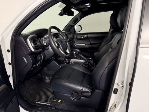 Used 2019 Toyota Tacoma Limited AWD/4WD image 13