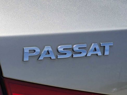 Used 2015 Volkswagen Passat TDI SE FWD image 10