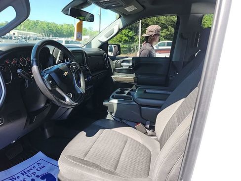 Used 2020 Chevrolet Silverado 1500 LT w/ Convenience Package image 2