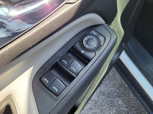 Used 2021 Chevrolet Equinox LS w/ LS Convenience Package AWD/4WD image 20