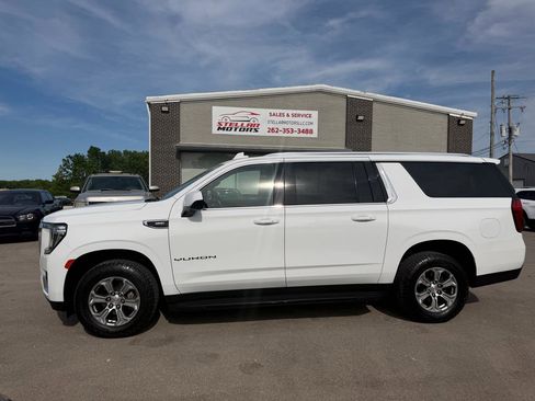 Used 2021 GMC Yukon XL SLE w/ Gmc Pro Safety Plus Package AWD/4WD image 2