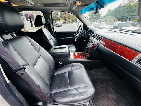 Used 2012 Chevrolet Tahoe LTZ image 17
