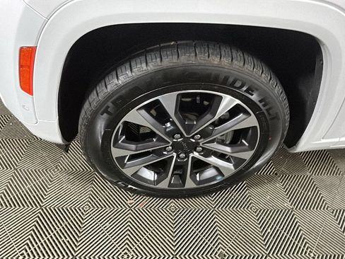 Used 2023 Jeep Grand Cherokee Overland AWD/4WD image 10