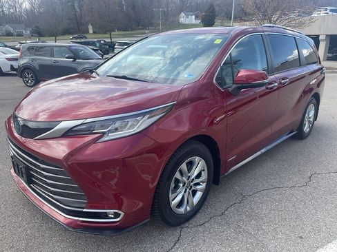 Used 2021 Toyota Sienna Limited image 7