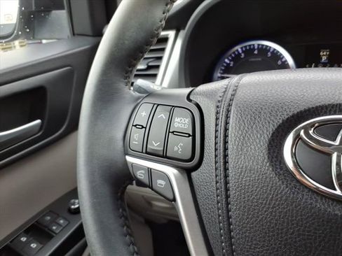 Used 2014 Toyota Highlander XLE image 22