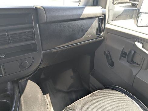 Used 2016 GMC Savana 3500 Extended RWD image 16