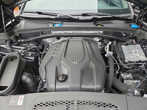 Used 2025 Porsche Macan image 32