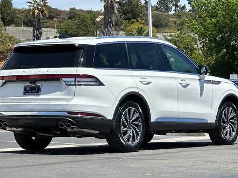 New 2026 Lincoln Aviator 2WD image 3