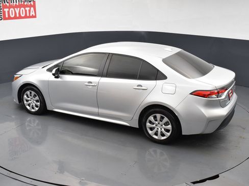 Used 2025 Toyota Corolla LE FWD image 18