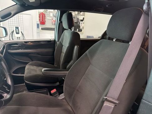Used 2016 Dodge Grand Caravan SE FWD image 14