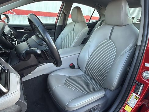 Used 2021 Toyota Camry SE image 15