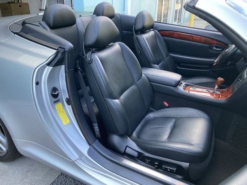 Used 2006 Lexus SC 430 Convertible RWD image 16