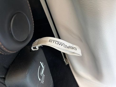 Used 2019 Chrysler Pacifica Touring Plus w/ Tire & Wheel Group FWD image 15