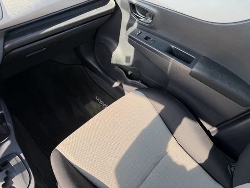 Used 2012 Toyota Yaris LE image 7