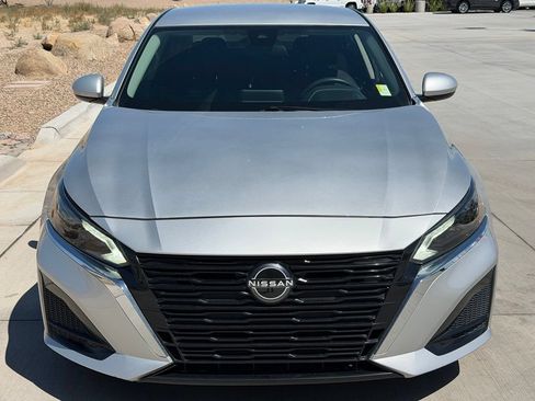 Used 2023 Nissan Altima 2.5 SV FWD image 3