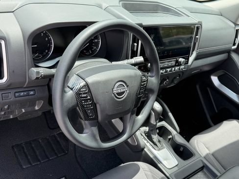 Used 2025 Nissan Frontier SV RWD image 10